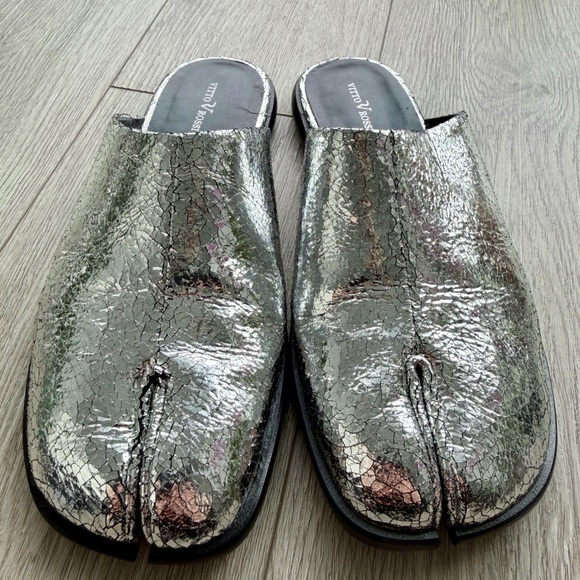 Vittorio Cracked Metallic Silver Split-Toe Mule - Picture 4 of 4